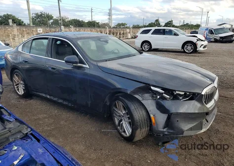 2025 BMW 530 I z USA, uszkodzony, nr VIN WBA43FJ01SCT73170